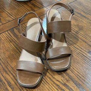 Universal Thread Brown Block Heel Sandal